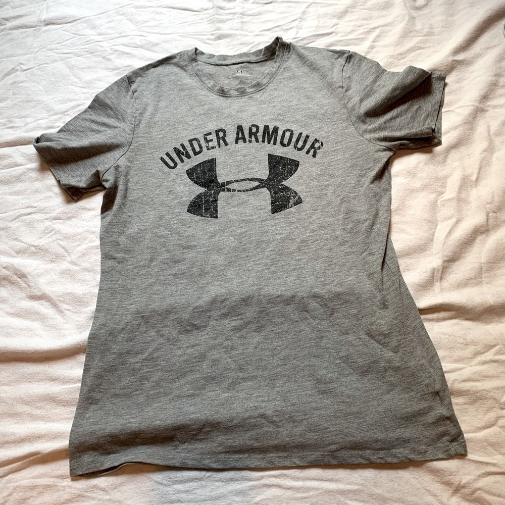 Medium Women’s Under Armour Grey Tee